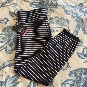 GAP Black and White Striped Activewear leggings size medium NWT